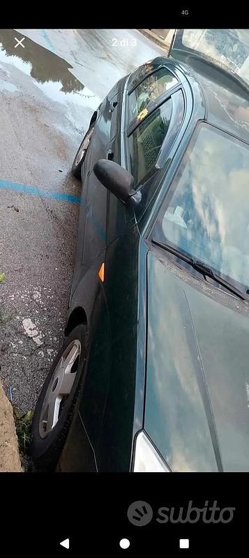 Usata Ford Focus 100 CV (73 kW) 2004 Verde Berlina