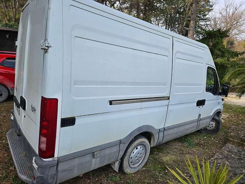 Usata Iveco Daily 116 CV (85 kW) 2004 Bianco Furgone