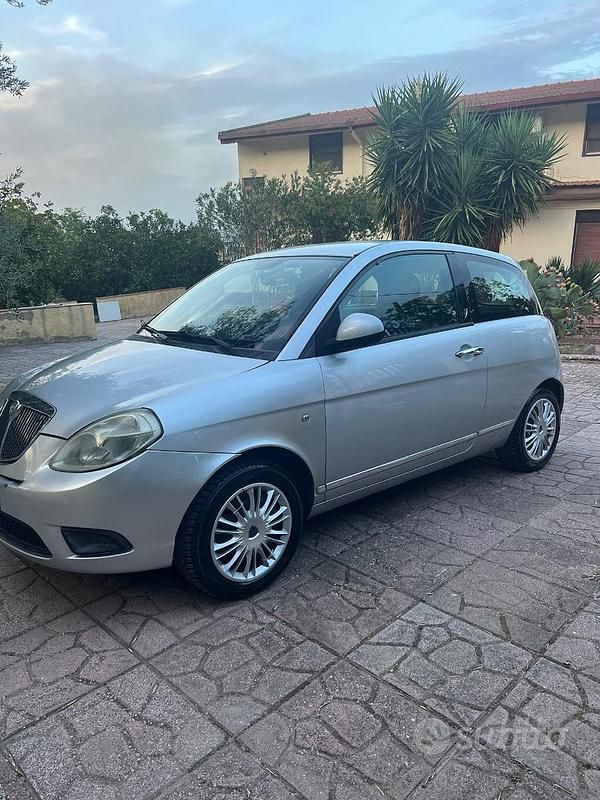 Usata Lancia Ypsilon 60 CV (44 kW) 2011 Utilitaria
