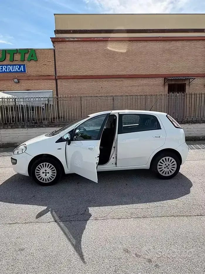 Usata Fiat Punto 77 CV (56 kW) 2011 Utilitaria