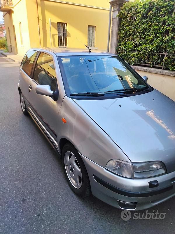 Usata Fiat Punto 133 CV (97 kW) 1994 Grigio Utilitaria