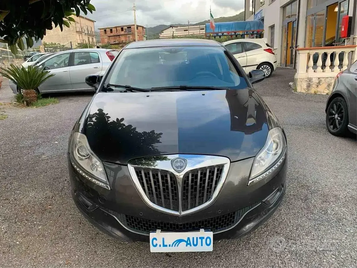 Usata Lancia Delta 165 CV (121 kW) 2010 Grigio Utilitaria