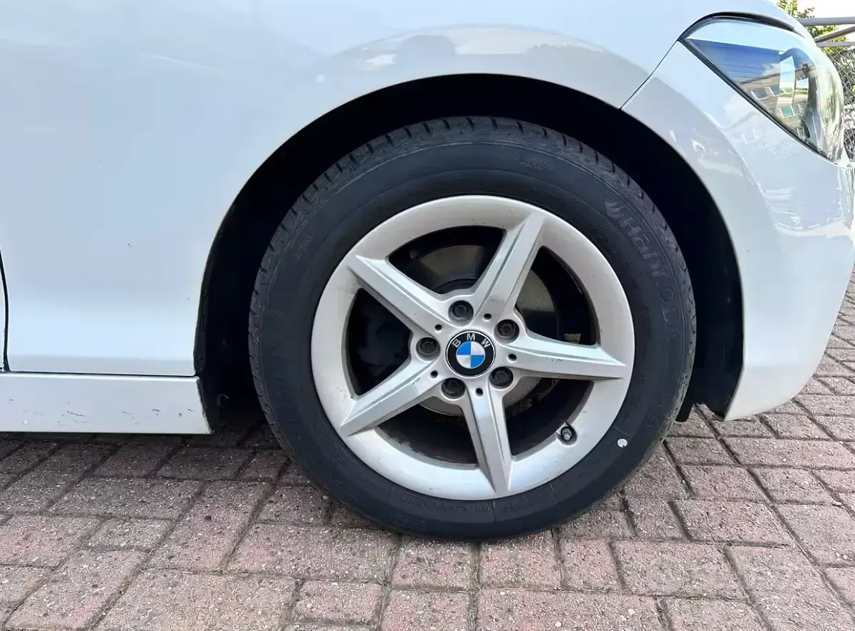 Usata BMW 114 95 CV (69 kW) 2014 Bianco Utilitaria