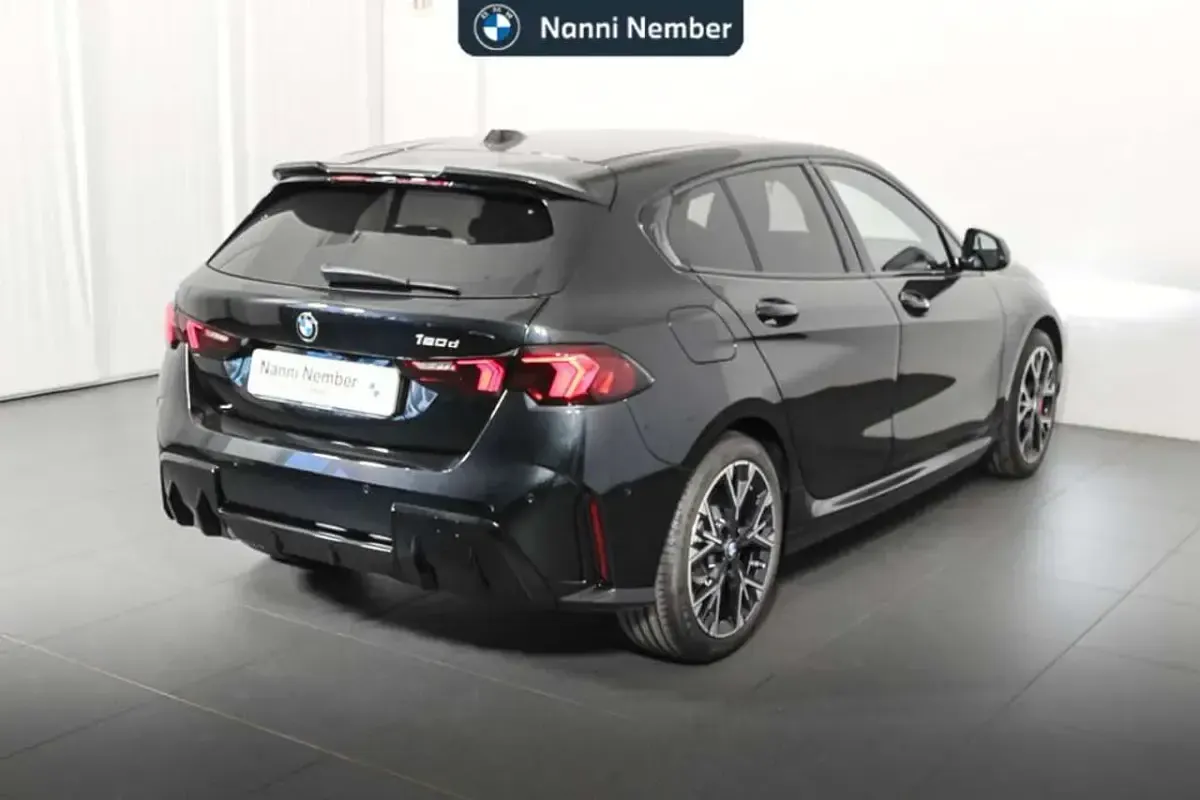 Nuova BMW 120 M Sport 163 CV (119 kW) 2026 Black sapphire metallizzato Utilitaria