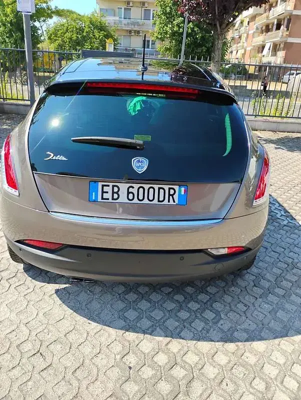 Begagnad Lancia Delta 189 HK (139 kW) 2010 Halvkombi