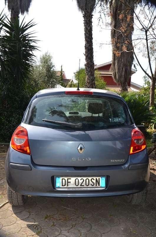 Usata Renault Clio II Luxe 75 CV (55 kW) 2007 Blu Berlina