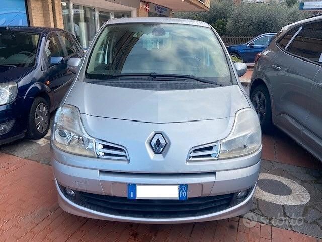 Argento Usata 2011 Renault Modus Dynamique Monovolume | 4500 € (Cara) - Immagine 1/4