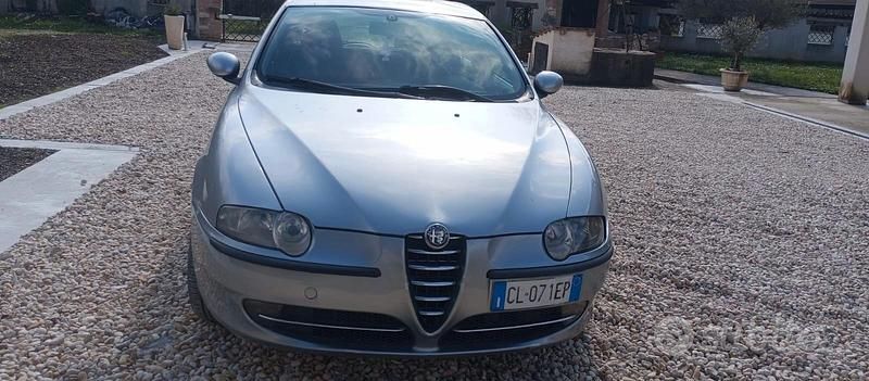 Usata Alfa Romeo 147 115 CV (84 kW) 2000 Grigio Utilitaria
