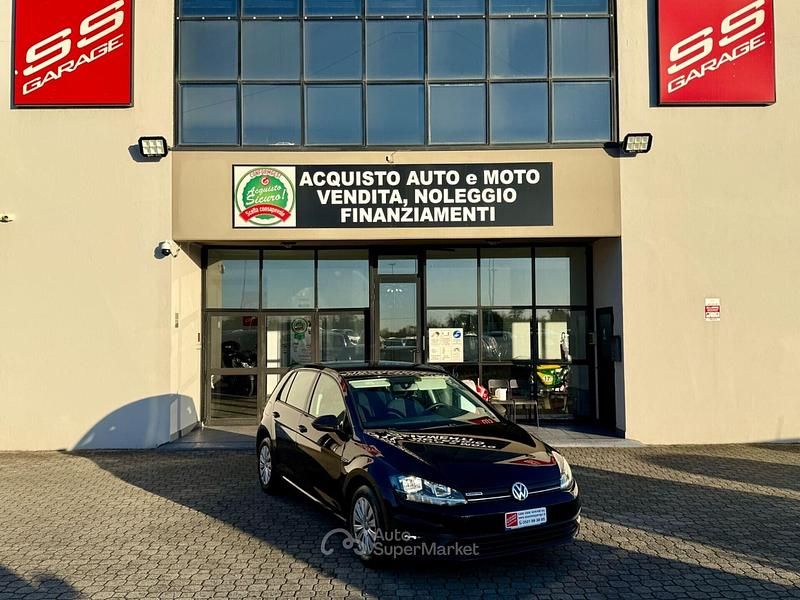 Nero Usata 2018 VW Golf Trendline Tre volumi | 10.500 € (Buon prezzo) - Immagine 1/4