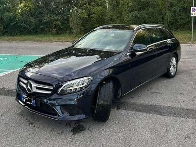 Usata Mercedes C220 Premium 194 CV (142 kW) 2019 Blu/azzurro Station wagon