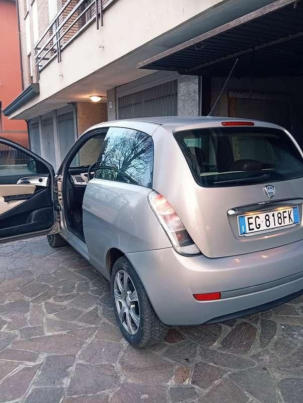 Usata Lancia Ypsilon 60 CV (44 kW) 2011 Beige Utilitaria