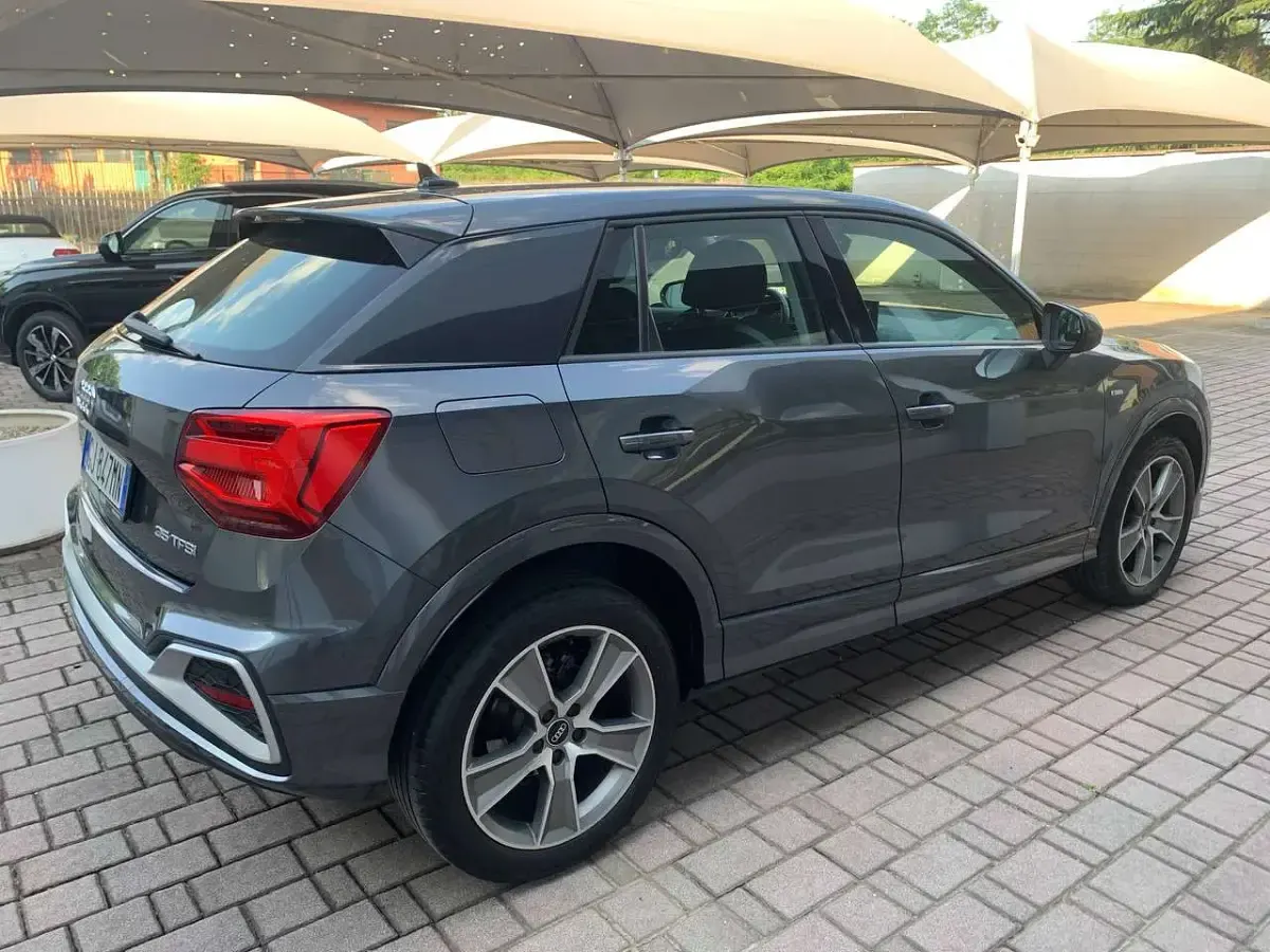 Usata Audi Q2 S-Line 150 CV (110 kW) 2021 Grigio scuro met SUV