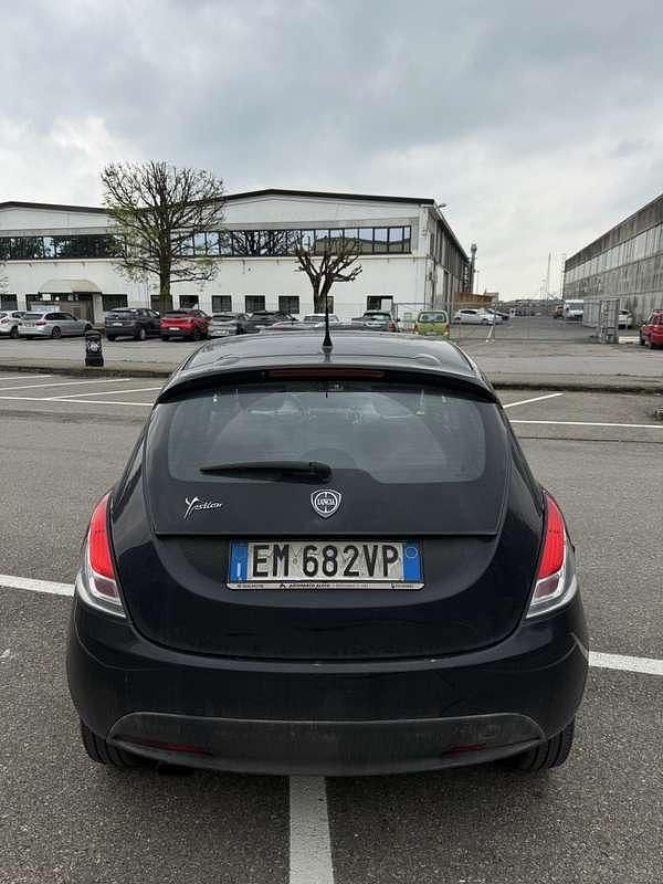 Usata Lancia Ypsilon Gold 80 CV (58 kW) 2012 Nero Utilitaria