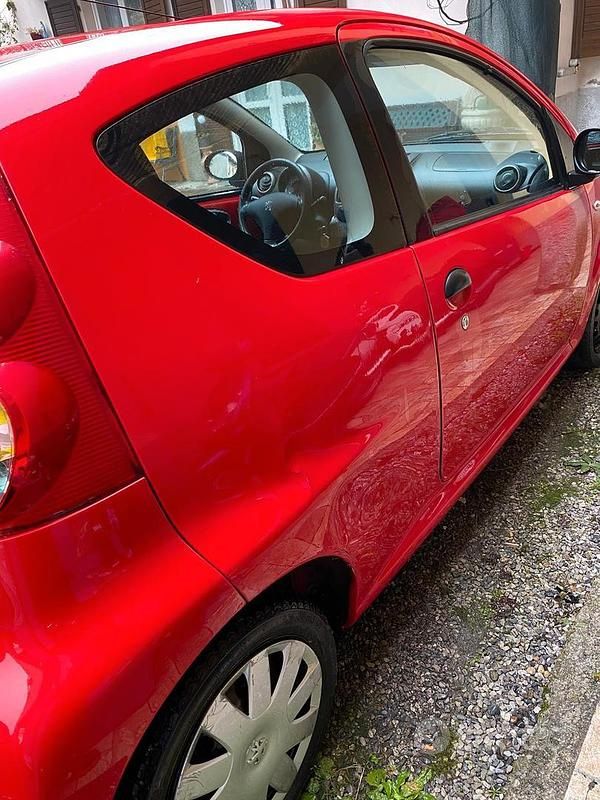 Usata Peugeot 107 68 CV (50 kW) 2007 Utilitaria