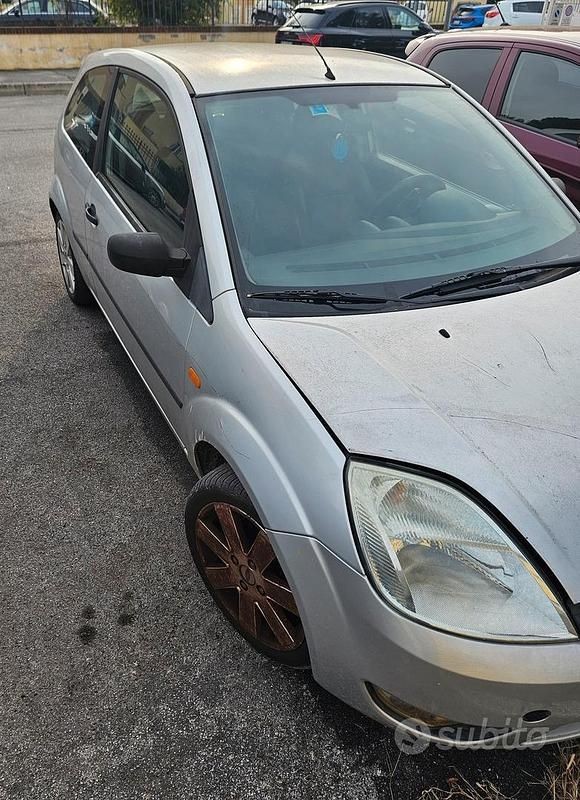 Usata Ford Fiesta 75 CV (55 kW) 2004 Utilitaria