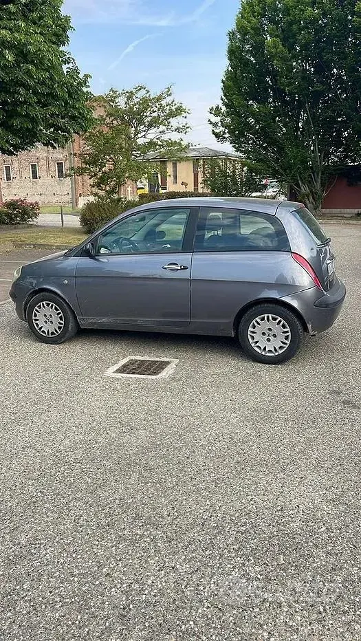 Usata Lancia Ypsilon 60 CV (44 kW) 2006 Grigio Utilitaria