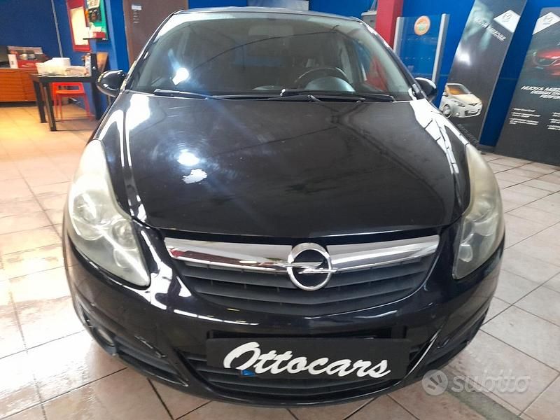 Usata Opel Corsa Edition 80 CV (58 kW) 2010 Nero Berlina