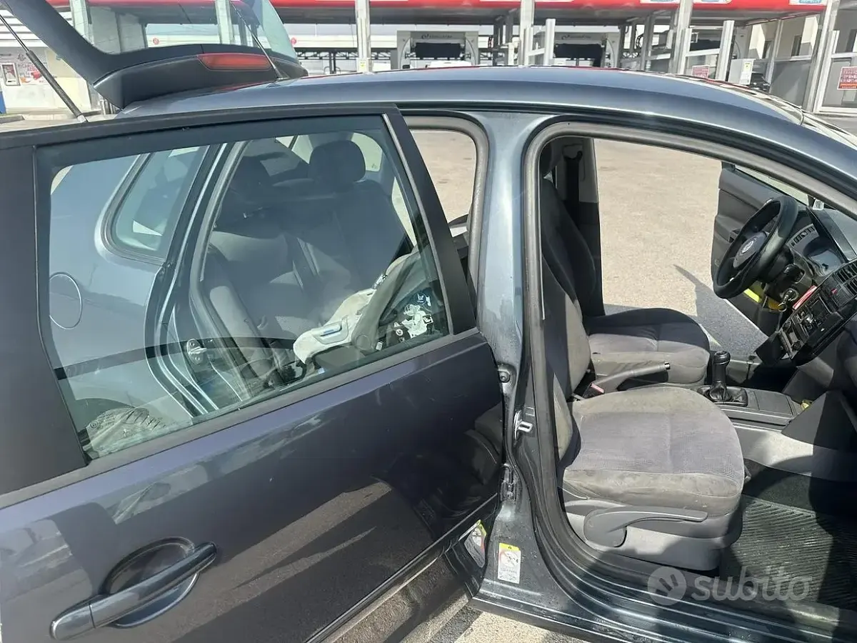 Usata VW Polo 75 CV (55 kW) 2006 Grigio Utilitaria