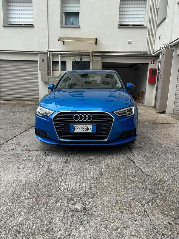 Usata Audi A3 Ambiente 150 CV (110 kW) 2018 Blu Berlina