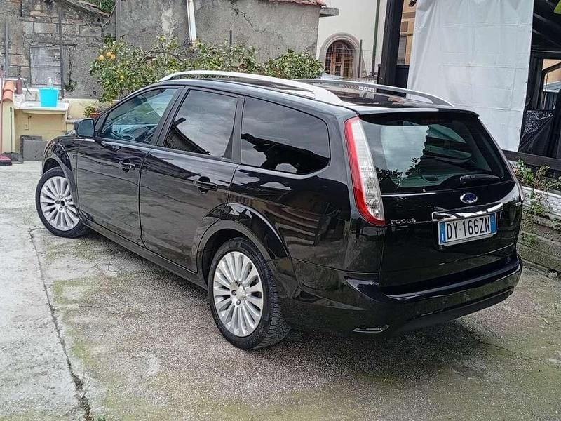 Usata Ford Focus Style 90 CV (66 kW) 2010 Nero Station wagon