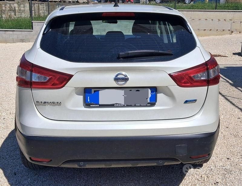 Usata Nissan Qashqai Acenta 110 CV (80 kW) 2015 Bianco SUV