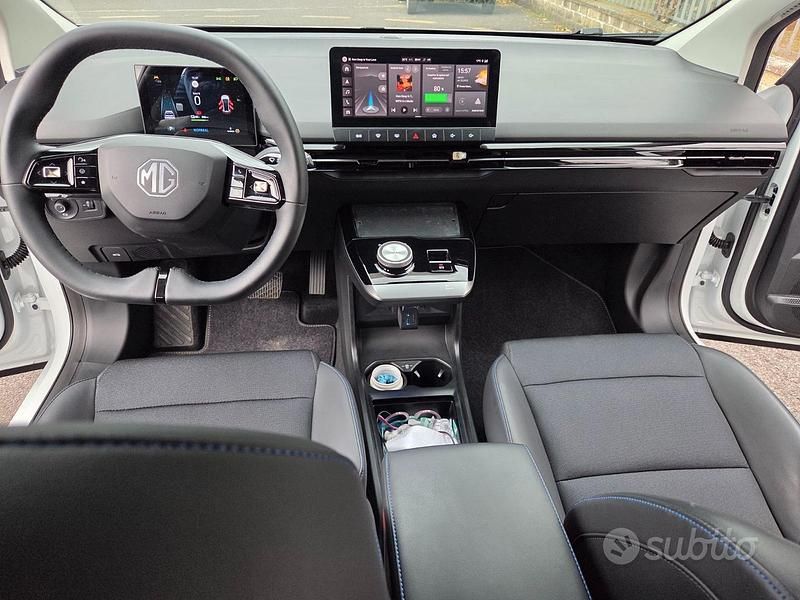 Usata MG MG4 EV Luxury 150 kW (204 CV) 2025 Bianco Utilitaria