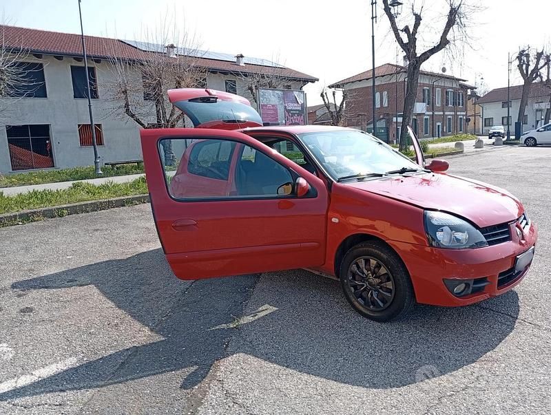Usata Renault Clio II 2006 Berlina