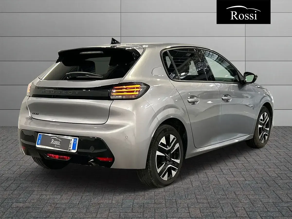 Usata Peugeot 208 Allure 101 CV (74 kW) 2025 Grigio artense Utilitaria