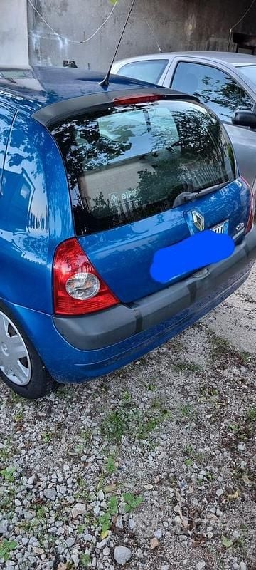 Usata Renault Clio II 75 CV (55 kW) 2005 Blu Utilitaria