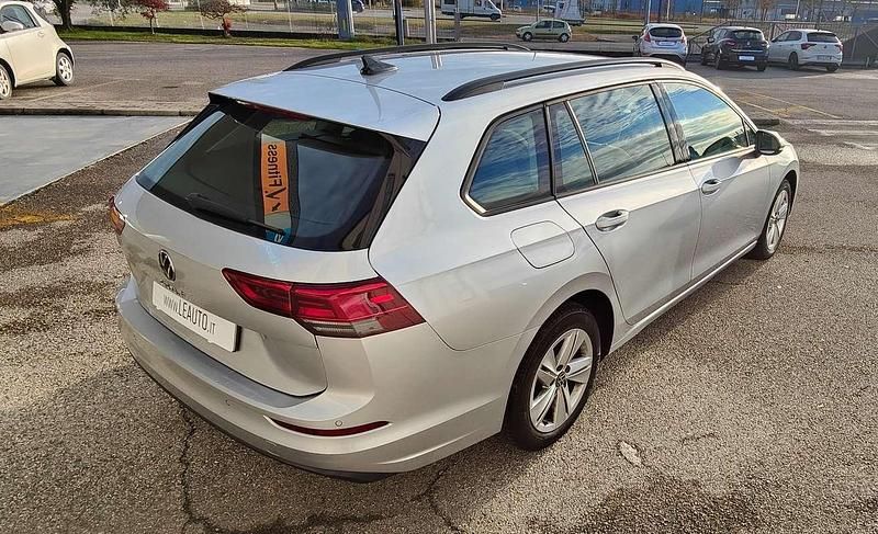 Usata VW Golf VIII Life 116 CV (85 kW) 2021 Argento Station wagon