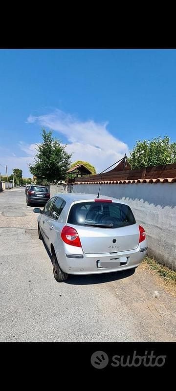 Brugt Renault Clio II 85 HK (62 kW) 2008 Grå Sedan