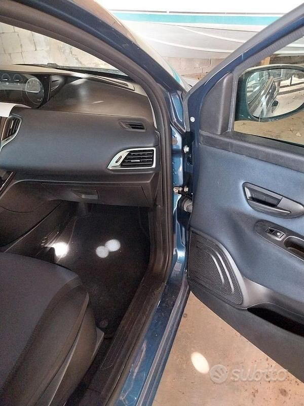 Usata Lancia Ypsilon 69 CV (50 kW) 2023 Blu Utilitaria