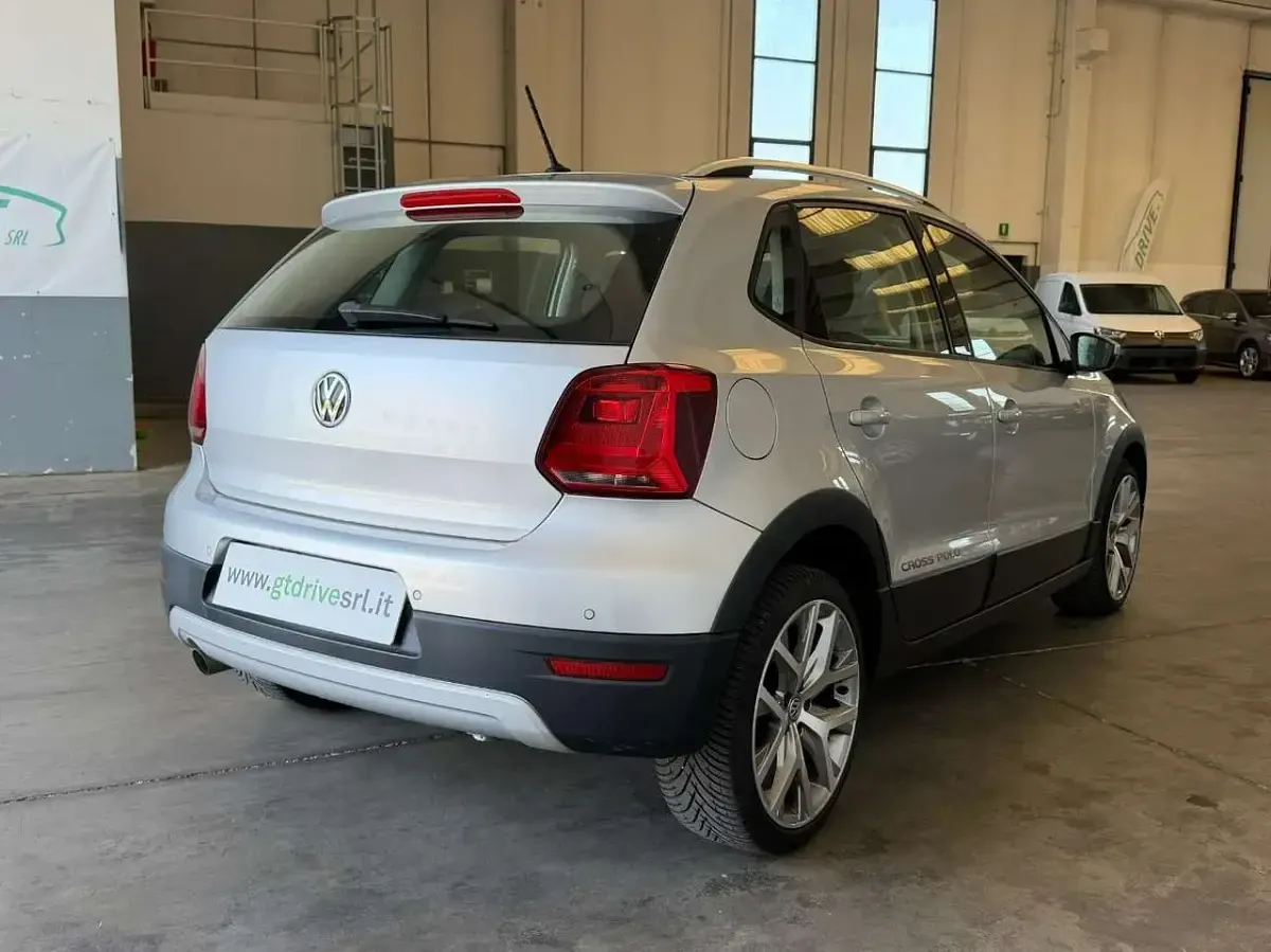Usata VW Polo Cross 90 CV (66 kW) 2016 Silver metallizzato Utilitaria