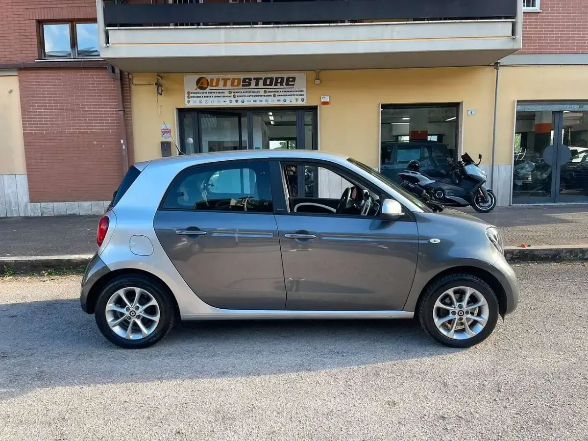 Usata Smart ForFour Prime 71 CV (52 kW) 2015 Argento Utilitaria