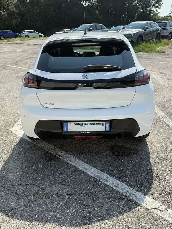 Usata Peugeot 208 Active 101 CV (74 kW) 2023 Bianco Utilitaria