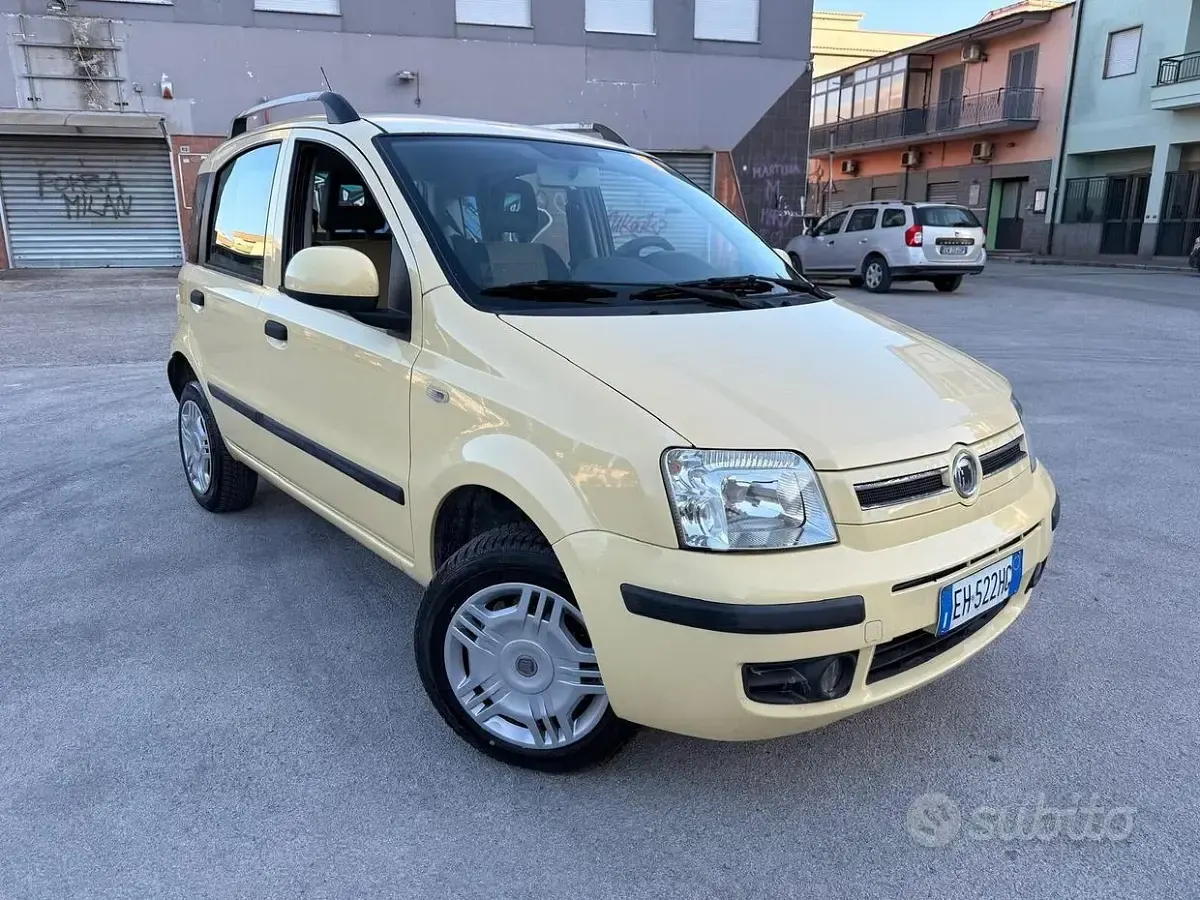 Usata Fiat Panda 69 CV (50 kW) 2012 Giallo Utilitaria