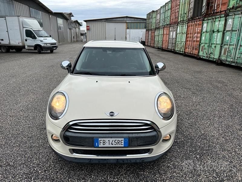 Begagnad Mini ONE 102 HK (75 kW) 2016 Vit Halvkombi