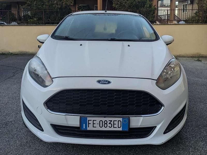 Bianco Usata 2016 Ford Fiesta Tre volumi | 5300 € (Super prezzo) - Immagine 1/4