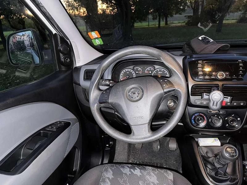 Usata Opel Combo 109 CV (80 kW) 2012 Monovolume