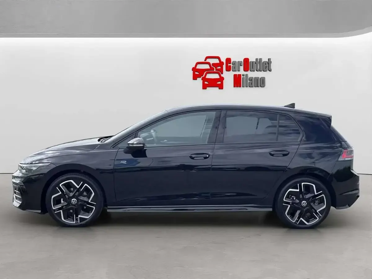 Nuova VW Golf VIII R-line 150 CV (110 kW) 2026 Grenadill black Berlina