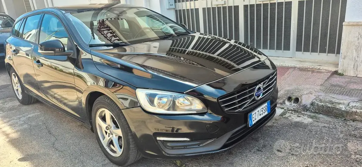 Usata Volvo V60 115 CV (84 kW) 2015 Nero Station wagon