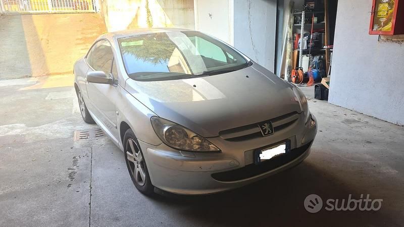 Usata Peugeot 307 CC 109 CV (80 kW) 2004 Grigio Cabrio