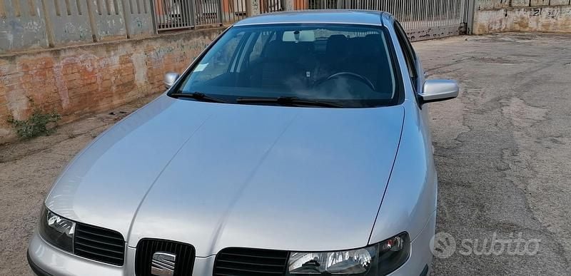 Grigio Usata 2002 Seat Leon Due volumi | 4000 € (Buon prezzo) - Immagine 1/4