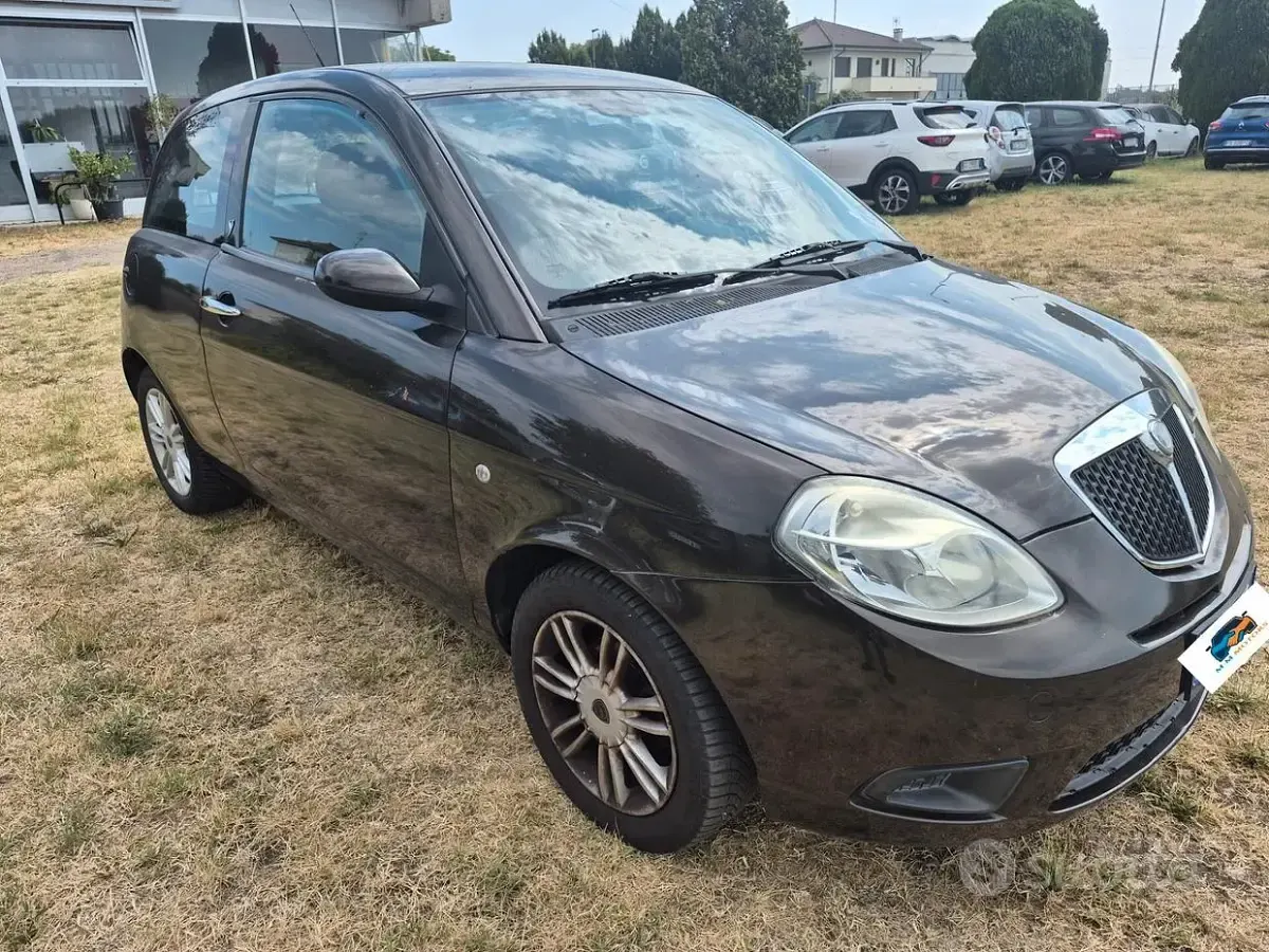 Usata Lancia Ypsilon 60 CV (44 kW) 2008 Marrone Utilitaria