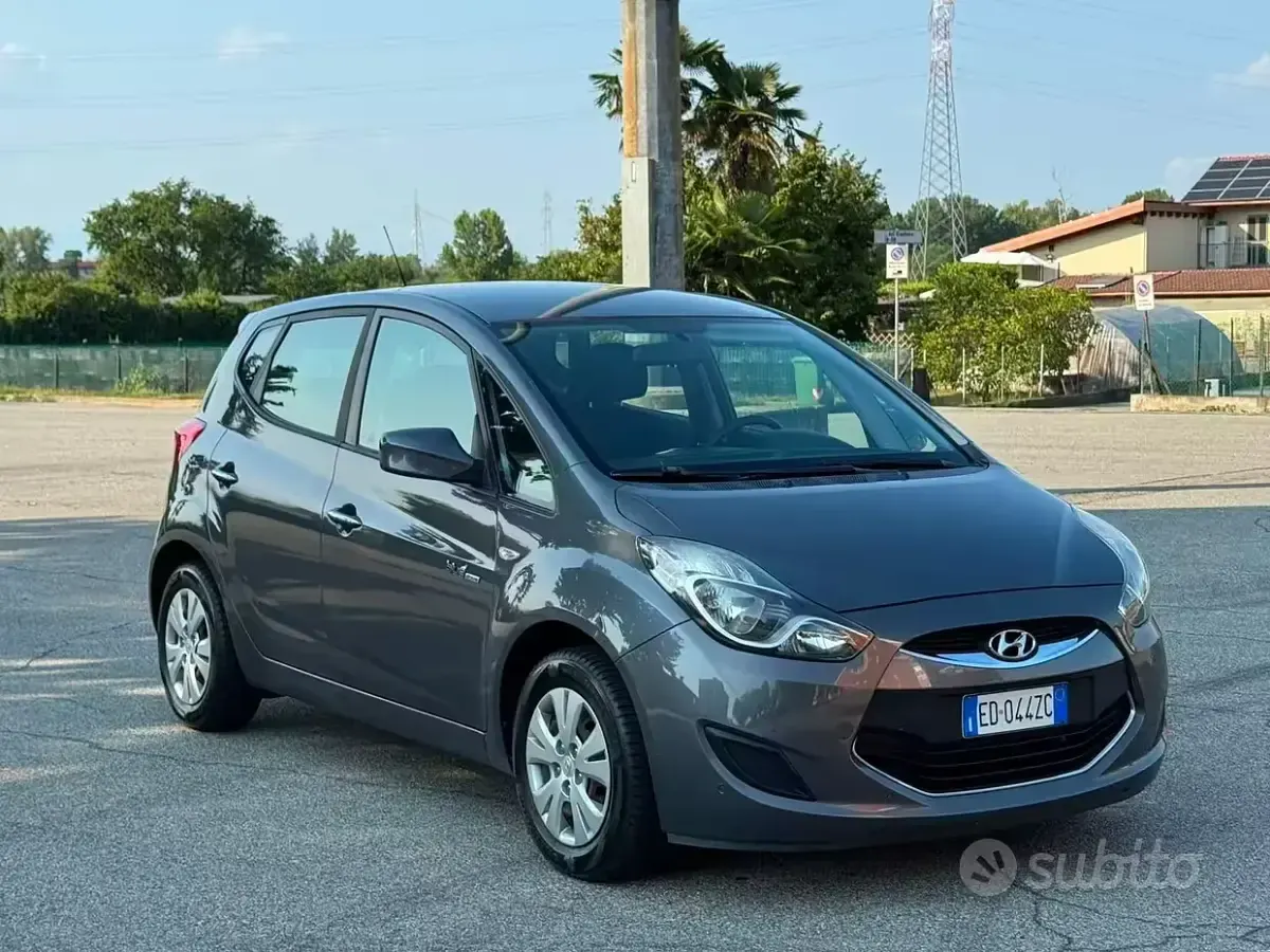 Usata Hyundai ix20 Comfort 90 CV (66 kW) 2011 Grigio Utilitaria