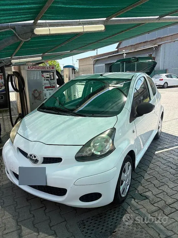 Usata Toyota Aygo 68 CV (50 kW) 2011 Bianco Utilitaria