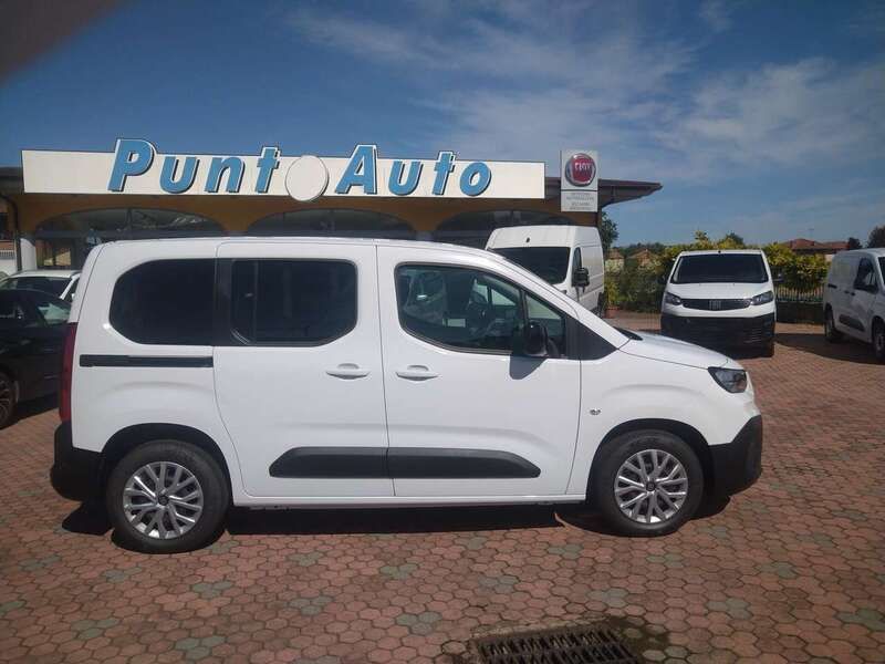 Bianco Usata 2024 Fiat Doblò Lounge Monovolume | 25.000 € (Molto cara) - Immagine 1/4
