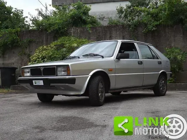 Usata Lancia Beta 77 CV (56 kW) 1984 Grigio Berlina