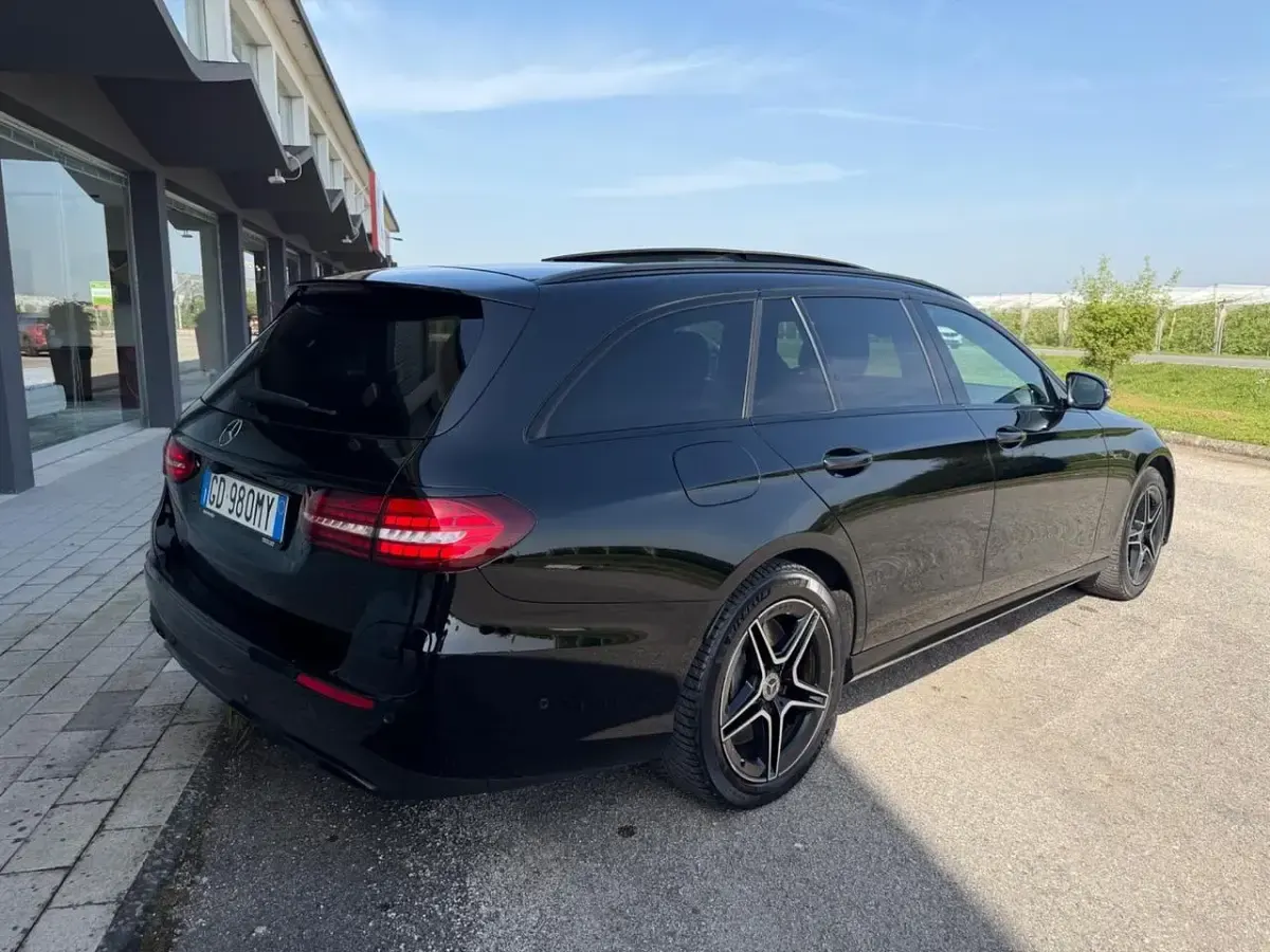 Usata Mercedes E300 Premium Plus 194 CV (142 kW) 2021 Nero Station wagon