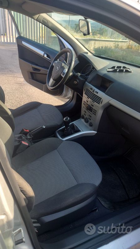 Usata Opel Astra 115 CV (84 kW) 2009 Grigio Berlina